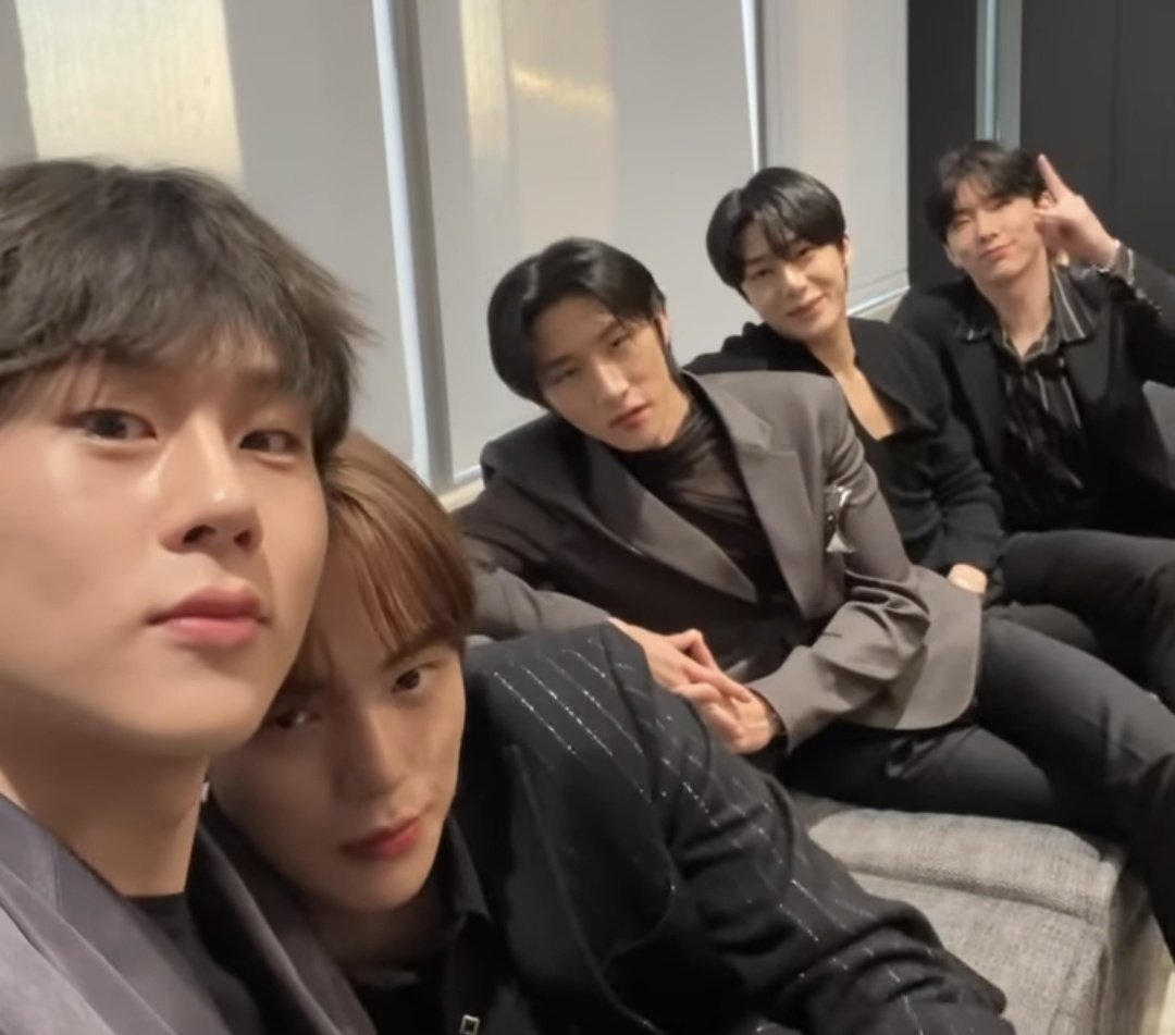 changkyun, hyungwon, and kihyun out here being 3rd, 4th and 5th wheels.