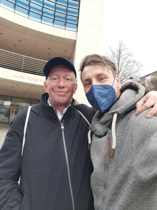 Guten Morgen lieber #Weedmob... Diese sch&ouml;ne Bild mit @Richter_Mueller geh&ouml;rt einfach hierher 🤗 @OrangeUtane<a href="/tag/weedmob"class="tags">#Weedmob</a>