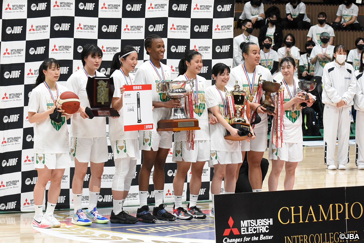 JAPANBASKETBALL's tweet photo. 🏆#インカレ 2021 @jubf2014
#大学バスケ #日本一 決定戦🔥

⛹️‍♀️女子 決勝 #FINAL
東京医療保健大学88-67白鴎大学
優勝🎊東京医療保健大学（5年連続5回目）

⛹️‍♂️男子 #FINAL4
15:00Tip-OFF

📍代々木第二体育館
https://t.co/7knslT3WUs

🎥バスケットLIVE @BASKETLIVE_JP
https://t.co/lNpwCQ6wuw https://t.co/5oVlUira5v
