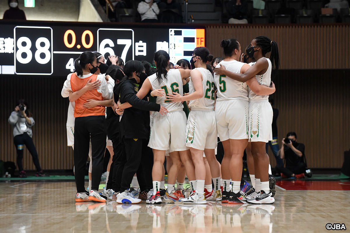 JAPANBASKETBALL's tweet photo. 🏆#インカレ 2021 @jubf2014
#大学バスケ #日本一 決定戦🔥

⛹️‍♀️女子 決勝 #FINAL
東京医療保健大学88-67白鴎大学
優勝🎊東京医療保健大学（5年連続5回目）

⛹️‍♂️男子 #FINAL4
15:00Tip-OFF

📍代々木第二体育館
https://t.co/7knslT3WUs

🎥バスケットLIVE @BASKETLIVE_JP
https://t.co/lNpwCQ6wuw https://t.co/5oVlUira5v