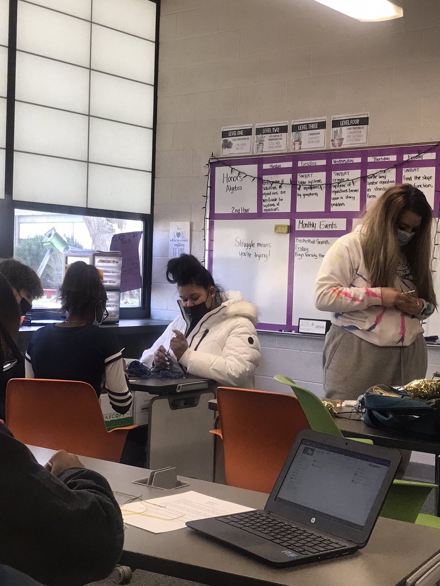 Luvmydragons's tweet photo. Teacher Cadets making gifts for their Cooperating Teachers! Planting the seeds for one of the greatest professions! #LuvMyDragons #ClintondaleCares https://t.co/PW59NViIYf