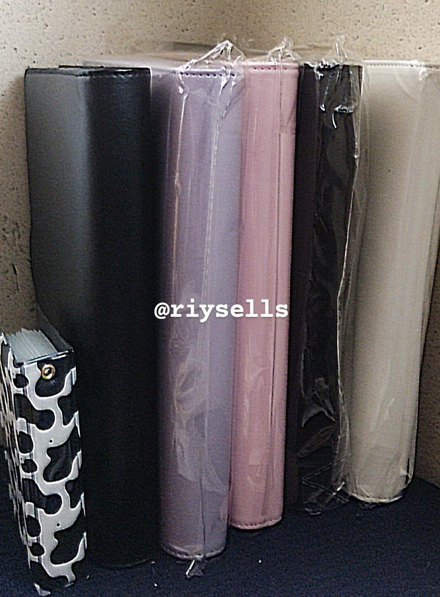 riysells's tweet photo. #riysproofs

[ 4 ] A5 macaron binder with 10 pcs sleeves arrived!! I'll send sco link later >< https://t.co/tYtt2eUDTw