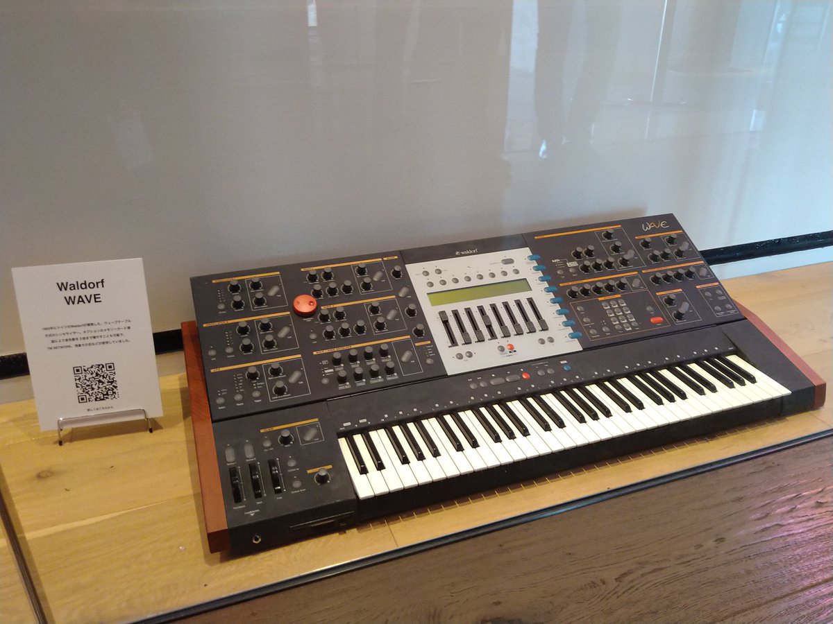 名機の展示第二弾。Xpander、Music Easel、Synthi AKS，Waveです！圧巻