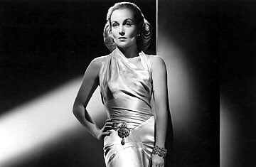 MrJoeGillis's tweet photo. Carole Lombard as Maria Tura. Truly the greatest comedic actress of her era. Her timing and subtlety was fantastic. She also spends much of the film in a beautiful white gown that is simply breathtaking. What a lovely woman and actress she was.
#LubitschTouch #LegendsNeverDie https://t.co/BHg09RhBkv