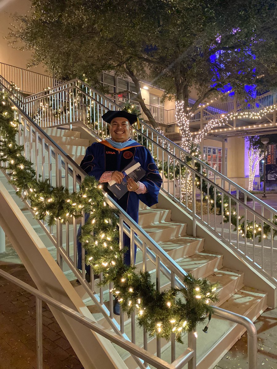 UTSA Doctoral Hooding Ceremony 2021 💙🧡👨🏽‍🎓🧡💙 #Blessed #GraduationCoundown #Family <a href="/UTSA/">UTSA</a>