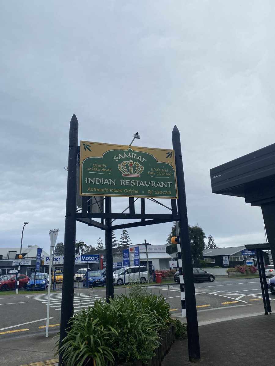 philimraypt's tweet photo. @petercrouch @1bigfraz1 @andrewsmithfit what a place! Curry in New Zealand. #passthepod #rubymurry #crouchfest https://t.co/7okLhwiPXC