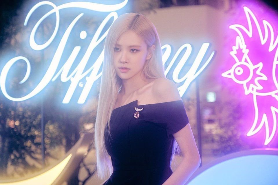 kellymin5's tweet photo. I vote #MAMAVOTE   for #rosé https://t.co/ZO1PTGnepA
