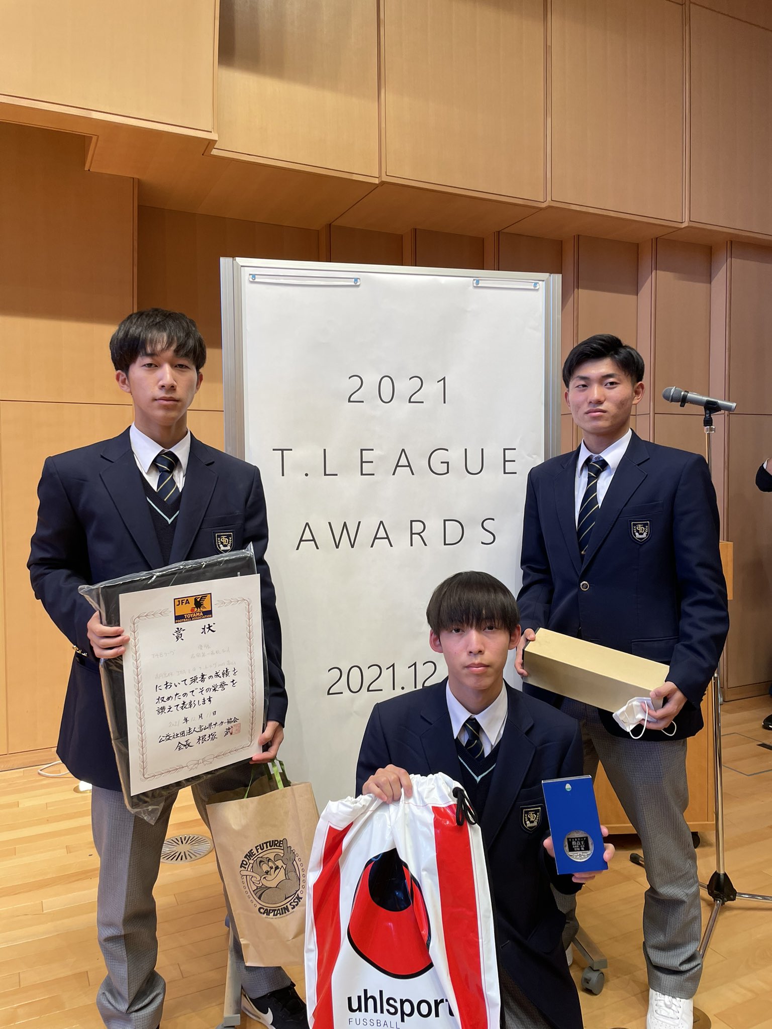 高岡第一高校サッカー部 お知らせ 本日 県リーグを締めくくる21 T League Awardsが行われました 本校サッカー部から 以下の３選手が選出されました おめでとう Mip 高畑 優輝 ３年 芳野中学校 T4bリーグmvp 森田 葵 ２年 志貴野中学校