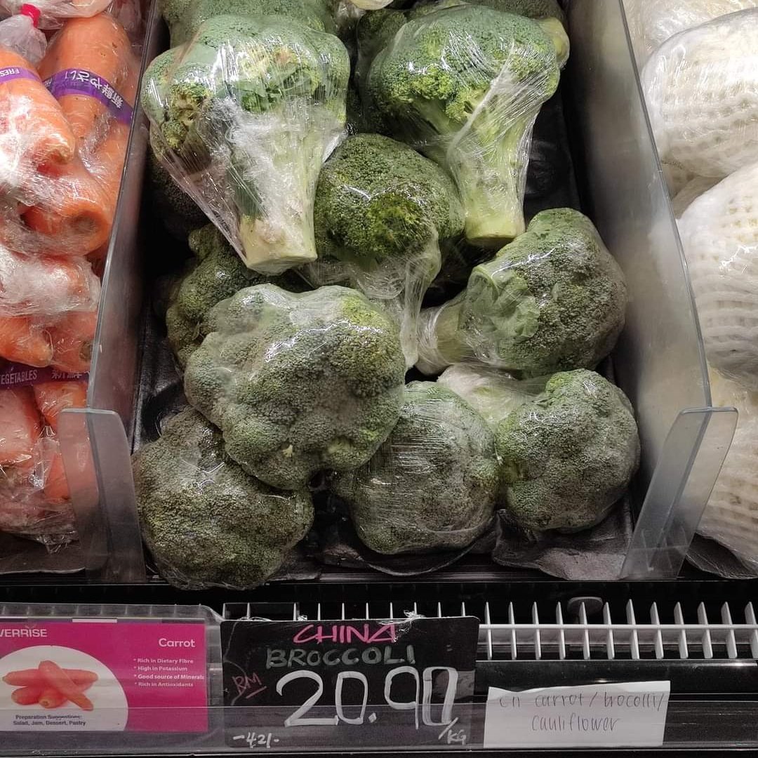 JefferyNgui's tweet photo. China Broccoli di Sarawak, RM20.90/kg.
Saya terpaksa "tidak suka" makan.
#mahal #giler #barangnaik https://t.co/MSGyIEX30j