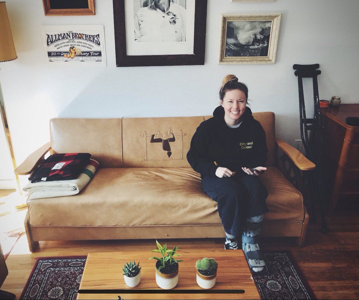 kendelcarson's tweet photo. @JasonIsbell 😂!! I had just gotten through leg1 of @alanthomasdoyle tour on 1leg.. broken ankle almost healed &amp; figured it was about to get easier 😵‍💫 https://t.co/hVlusV5UwG
