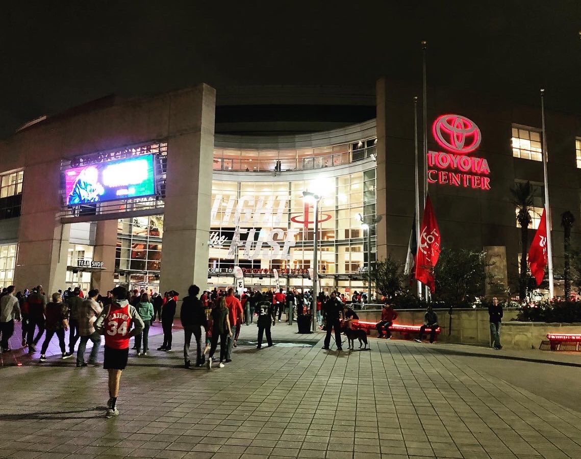 fleaslaps's tweet photo. Game Night: Rockets vs Bucks #houstonrockets #rockets #rocketsgame #nba #lightthefuse #toyotacenter #houston #htown #texas https://t.co/wgultqbfam