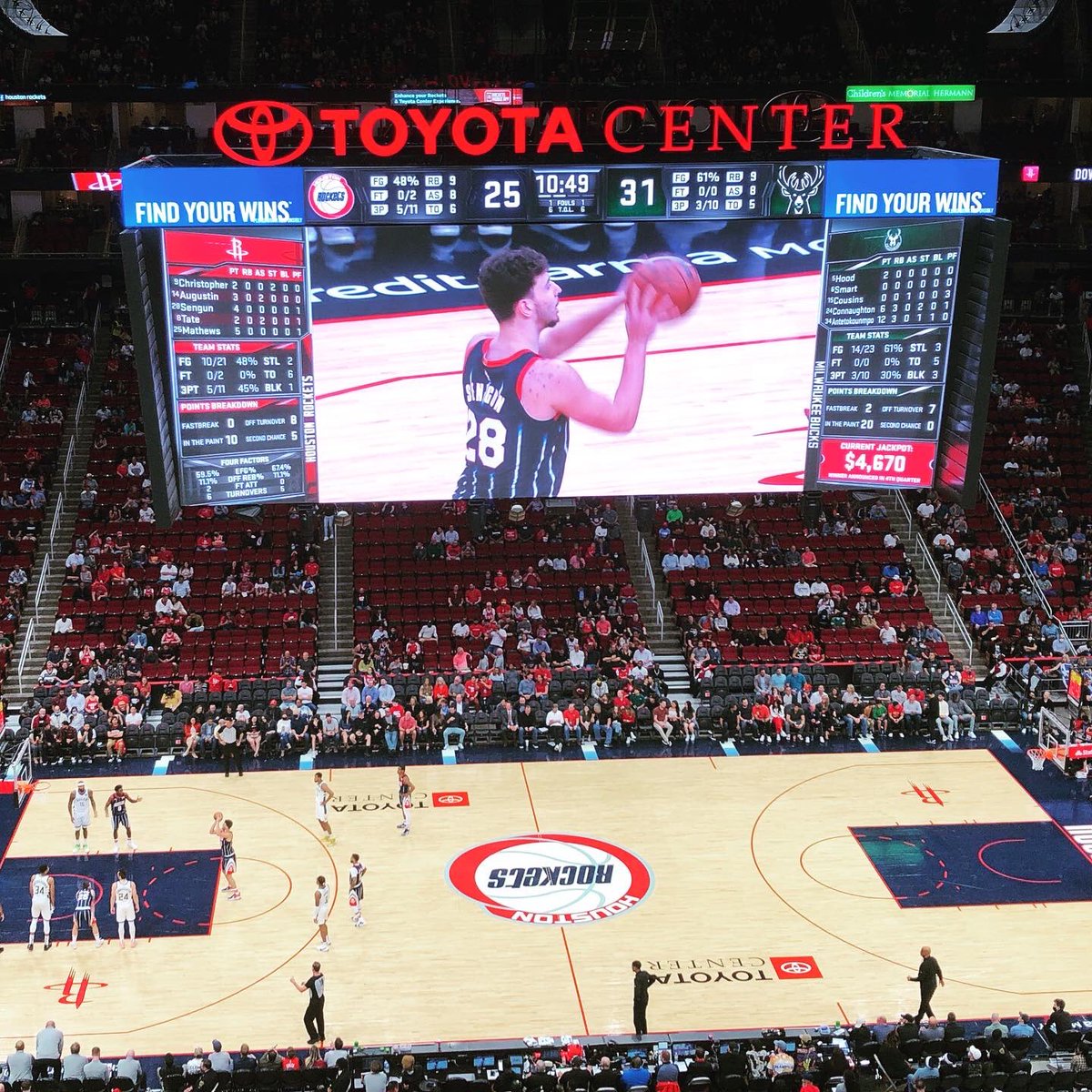 fleaslaps's tweet photo. Game Night: Rockets vs Bucks #houstonrockets #rockets #rocketsgame #nba #lightthefuse #toyotacenter #houston #htown #texas https://t.co/wgultqbfam
