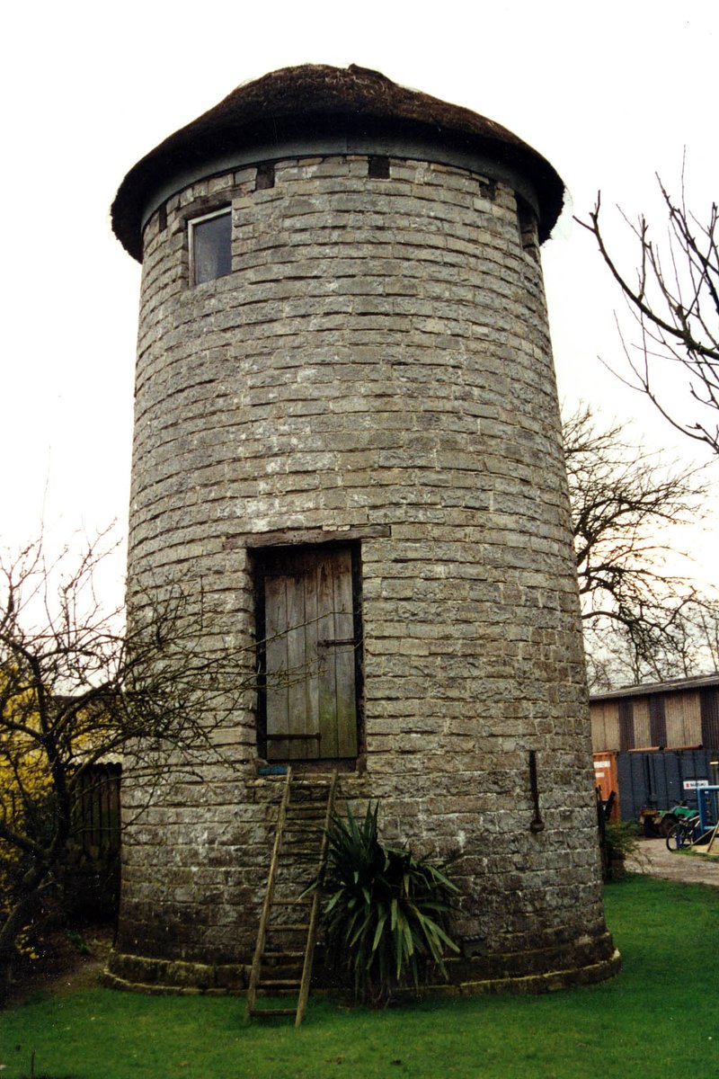 Ranaroth2's tweet photo. Windmill, Watchfield, Somerset. Marked on c.1840 Tithe map Field 1125 Mill etc., owned by Sarah Blew, occupied by James Hookway. #windmill #Watchfield #Somerset https://t.co/7nS0WpoxVF
