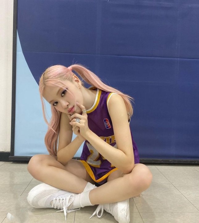 Mee712178's tweet photo. Vote #MAMAVOTE  #rosé https://t.co/USA3LmCmb6