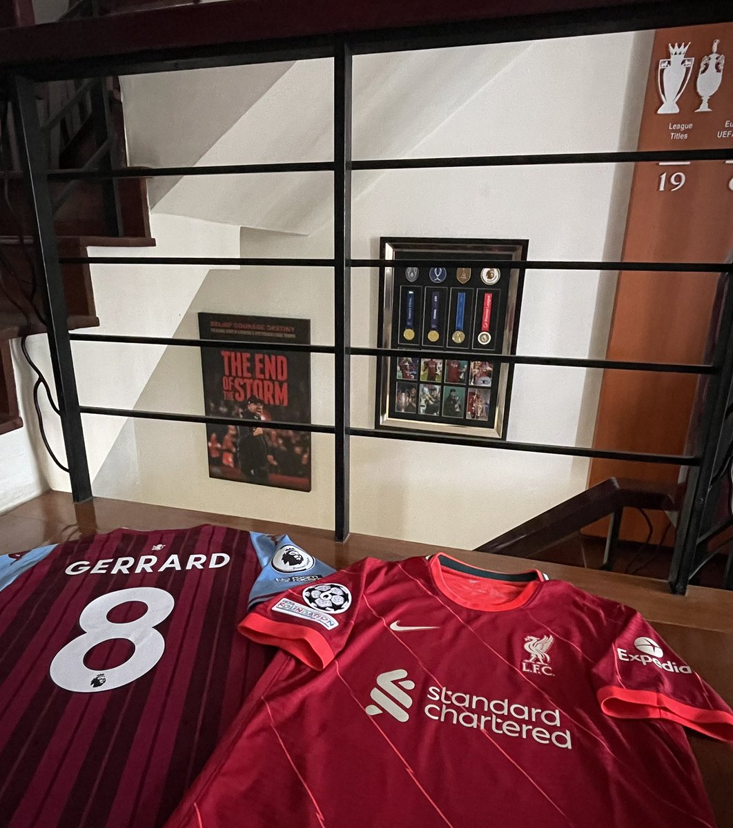 ThekopPee's tweet photo. #LFC #EPL #MatchDay คืนนี้ เด็กหงส์ทุกคนต้องไม่พลาด
เฮียเจิด กลับมาแอนฟิลด์ในอีกสถานะ แล้วจะเชียร์บอลด้วยอารมณ์ไหนละเนี่ย

แต่ตอนนี้ ต้องคิดก่อนว่า จะใส่เสื้อตัวไหนดี🤔

#LiverpoolFC #YNWA #LFCthai #LFCFamily #ThisIsAnfield #TheKop #OnceARedAlwaysARed #PeeTheKop4 #365days #365วัน https://t.co/Gukpl5mhFT