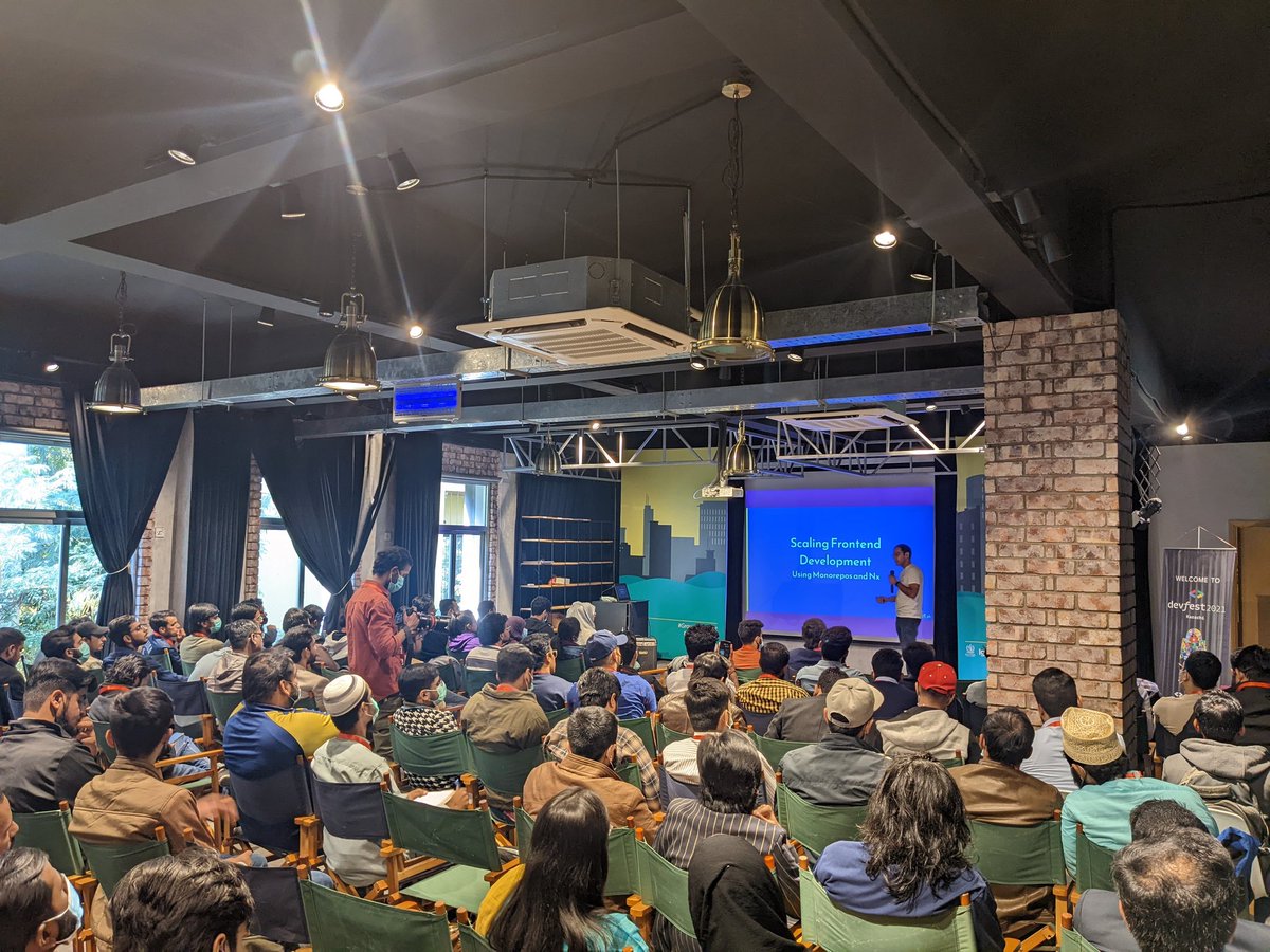 bhattieric's tweet photo. @mashhoodr talking about how we are scaling frontends at @sastaticketpk #DevFestKHI #DevFest21 https://t.co/5yRgKE4CFo