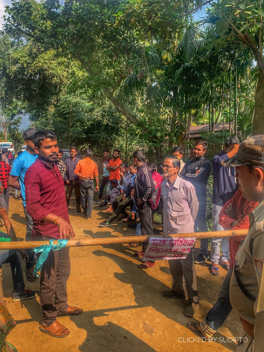 SchlauDIPTO's tweet photo. Roadblock protest against the overloaded trucks and poor road condition happening in Kalain, Quarry Road. #cachar #silchar #Assam #Barakvalley #protest #roadblock 

@assampolice  @himantabiswa  @mygovassam @DY365  @guwahatiplus @prag_newsAssam @BJP4India https://t.co/vCH0qqKLqo
