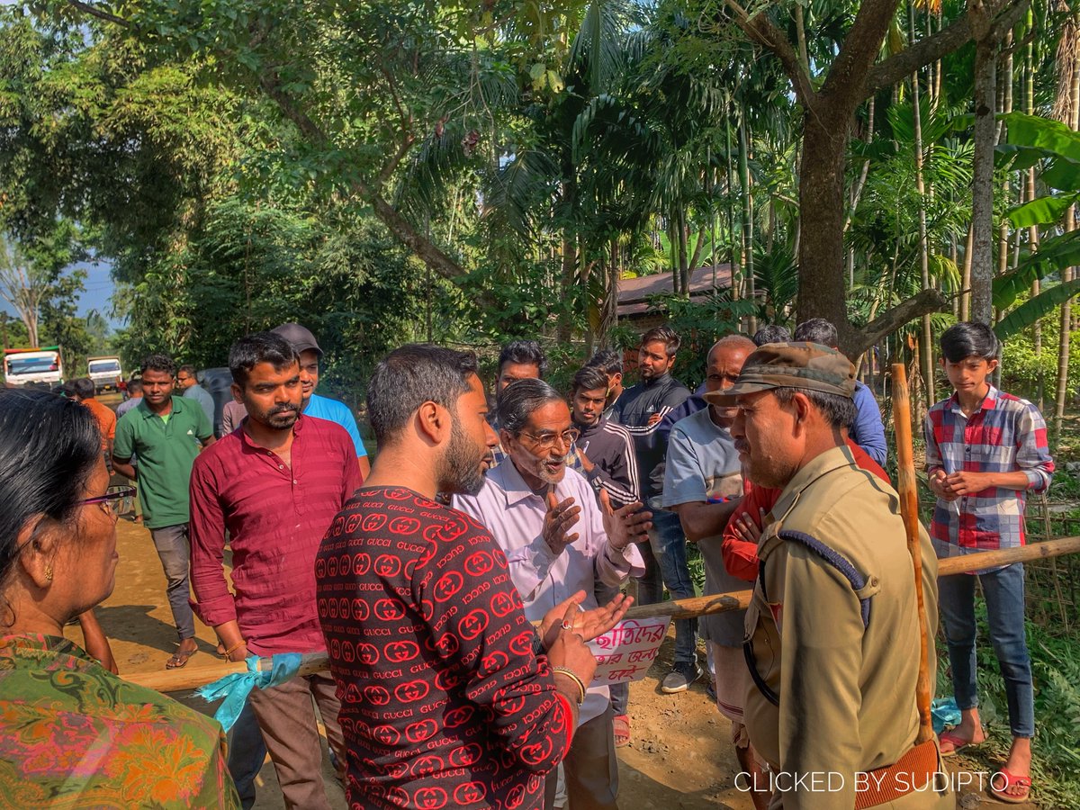 SchlauDIPTO's tweet photo. Roadblock protest against the overloaded trucks and poor road condition happening in Kalain, Quarry Road. #cachar #silchar #Assam #Barakvalley #protest #roadblock 

@assampolice  @himantabiswa  @mygovassam @DY365  @guwahatiplus @prag_newsAssam @BJP4India https://t.co/vCH0qqKLqo