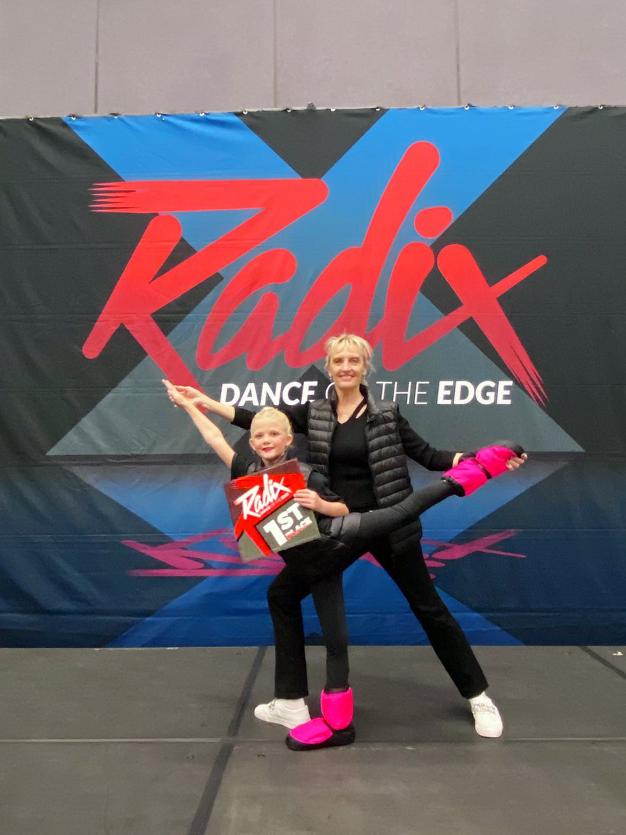 jillyyyfab's tweet photo. A level of parenthood I unlocked today: watching your kid ✨shine✨ doing something they love and have worked so hard for. So incredibly proud of my tiny dancer and grateful for an amazing studio family #cda #ballerina #radixdance @Darin_T80 https://t.co/dEERL95cBn
