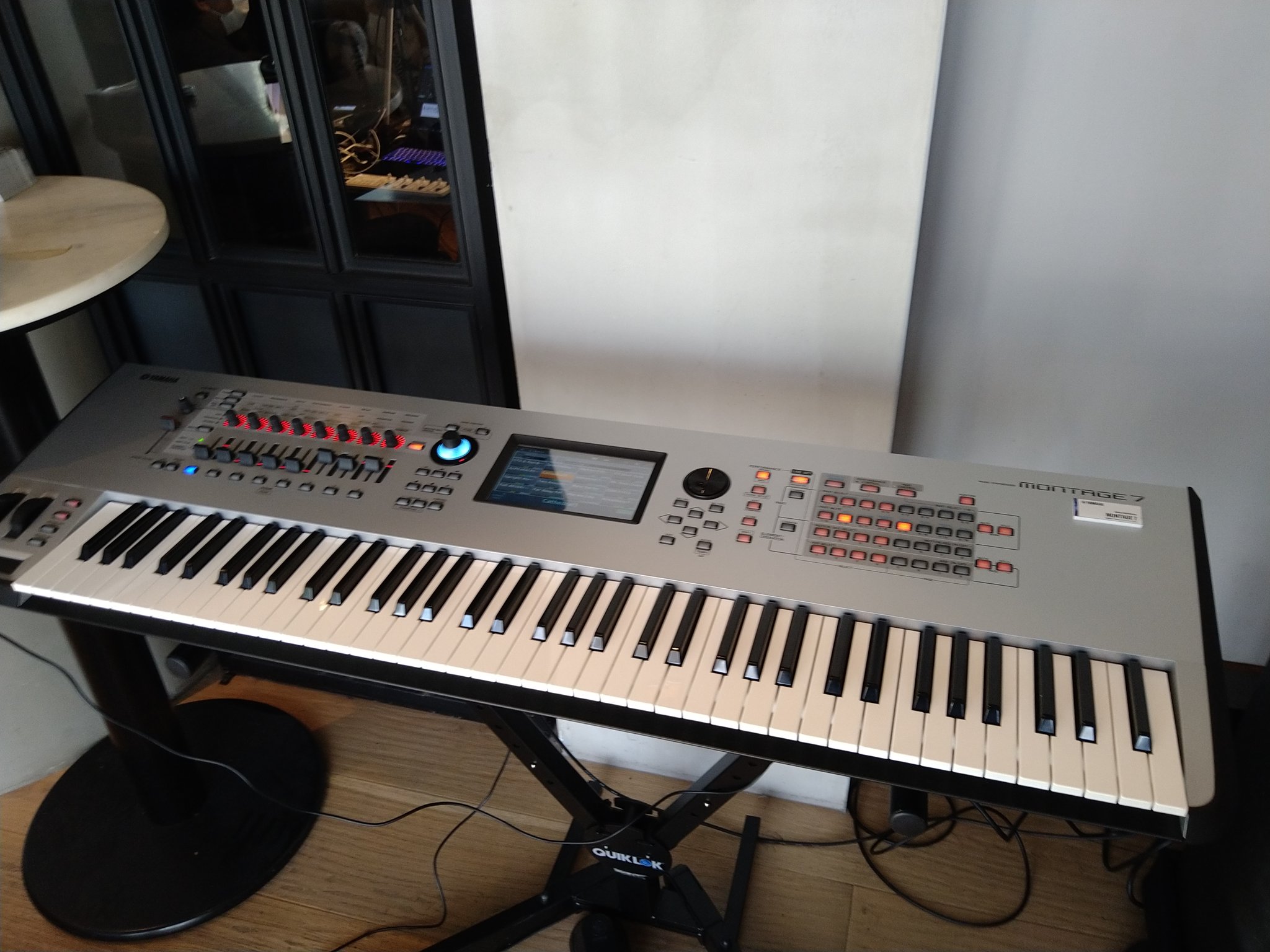 YAMAHA シンセサイザー　QS300 ヤマハ　61鍵盤　小室哲哉 YAMAHA シンセサイザー QS300 ヤマハ 61鍵盤 小室哲哉