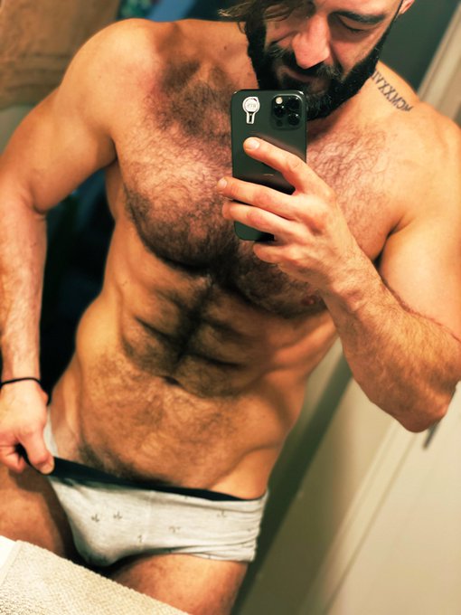 Keeping it #hairy 🤘🏼😇 https://t.co/ogl3t1T8CU<a href="/tag/hairy"class="tags">#hairy</a>