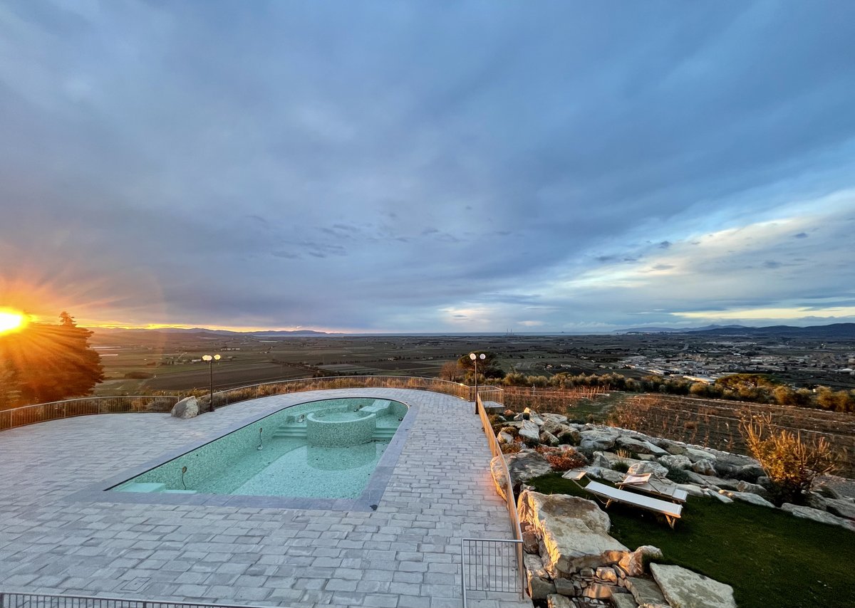 Fare colazione con questa vista, decisamente aiuta ad affrontare meglio la giornata. #castellobonaria è una splendida realtà, tutta da scoprire.