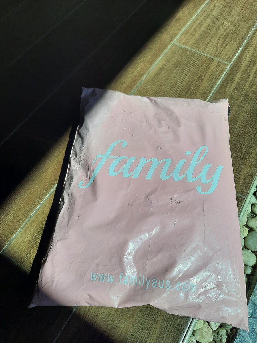 Nirund14's tweet image. TY @FamilyFTM sending love, a sweater and a matching NFT for my daughter from OZ, lotta luv guys ❤
Minting is live @ familyaus.io 
107 $FTM per mint includes worldwide delivery. Best wishes to everyone.
#FAMILYFTM #FamilyEssentials $FTM #FAMILY