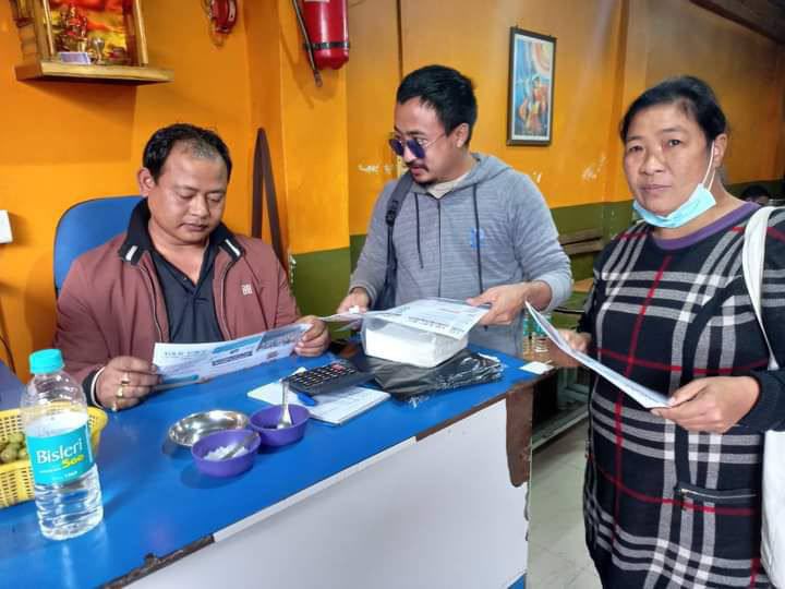 Kruene4's tweet photo. India4Myanmar handed out leaflets at Brahmin Market in Imphal, the capital of Manipur, India, where Myanmar IDPs are abducted, on Dec 10.
#CrimesAgainstHumanity
#Dec11Coup
#WhatsHappeningInMyanmar https://t.co/TdNW0oydLO