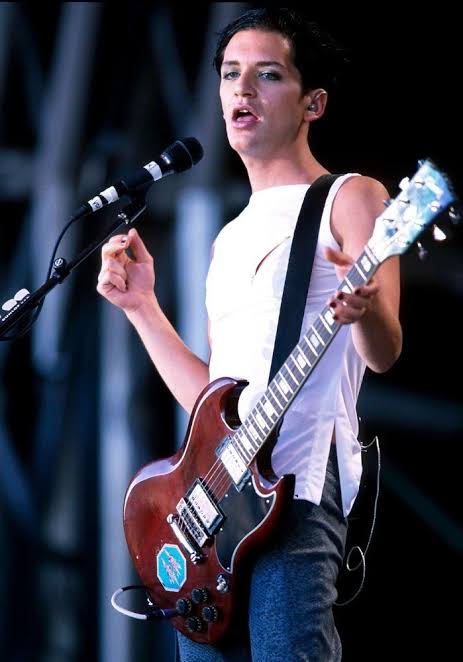 Happy bday Brian Molko
Born : des 10, 1972 