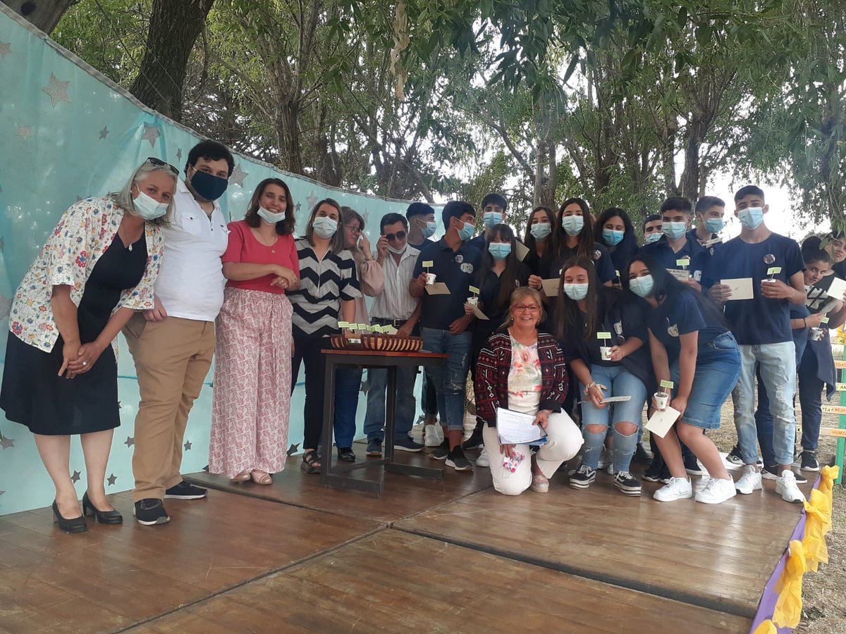 animarte_uy's tweet photo. Se cierra un año y se cierra un ciclo, primer generación egresada del CEA La Palmita Canelones @UTU_Uruguay un orgullo haber transitado el camino con este hermoso grupo de alumnos, docentes y funcionarios. https://t.co/hz1tJBiUVA