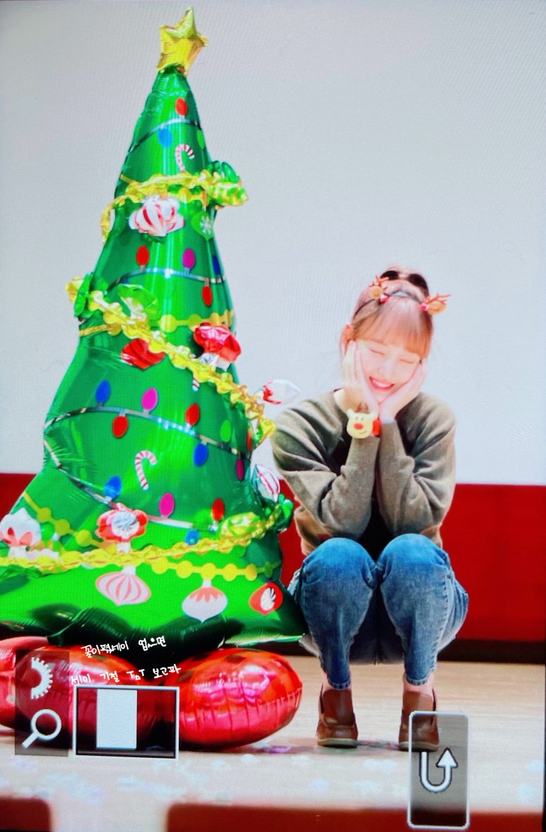 Flower_Sei_'s tweet photo. 211211 늘 곁에 행복한 일들로 가득하길🙏🏻🎄♥ 
#위키미키 #세이 #セイ
#WekiMeki #Sei @WekiMeki https://t.co/pVrF3GTmjF