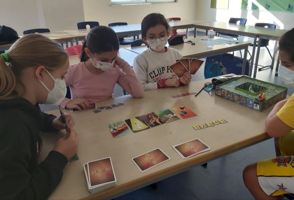 Eva_dilek79's tweet photo. Up eğitimimizin 4. Haftasında maceramız devam ediyor.💙❤️🍀

Bu hafta öğrencilerimiz neler mi yaptık?👇🏻
🧠 Dixit
🧠Kapla #BKUPKAPLACHALLENGE
🧠Kendimi Tanıyorum
🧠Brandon to Brave
🧠 Triangle

#BKup
⁦@BaharBrbr⁩
⁦@timtus⁩ https://t.co/LNQZw3HN0J