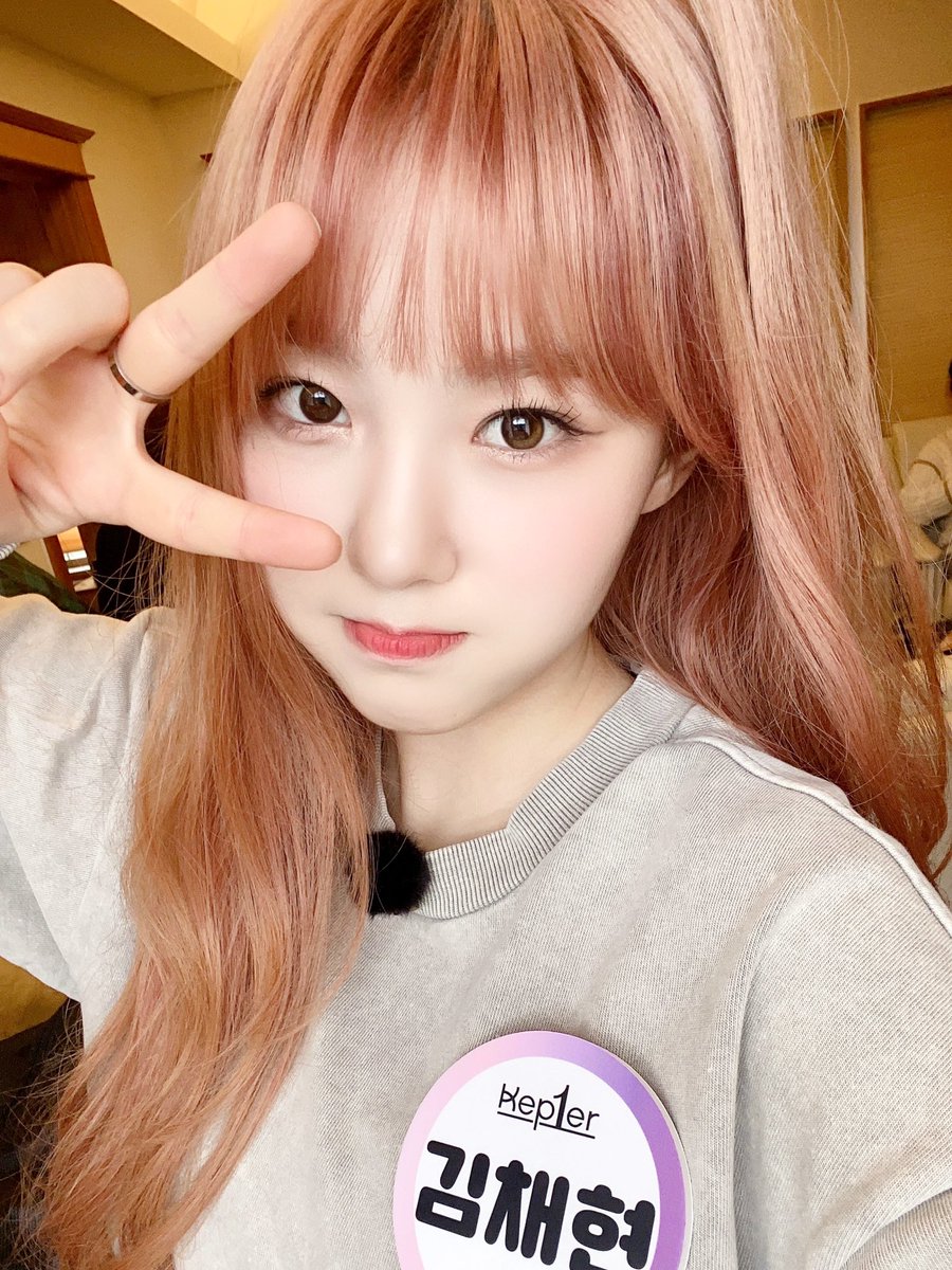 Kep1erGaurdians's tweet photo. [TRANS] 211211 (#Kep1er @official_kep1er) - 
[📸]
Kep1er View Memories Teaspoon! 
Lovely and cute Kep1er's selfie photos are here! 😎
Watch Kep1er and have a nice weekend~☺️

#Kep1er #케플러 #Kep1er_view #케플러뷰 https://t.co/TlD9R1Voob