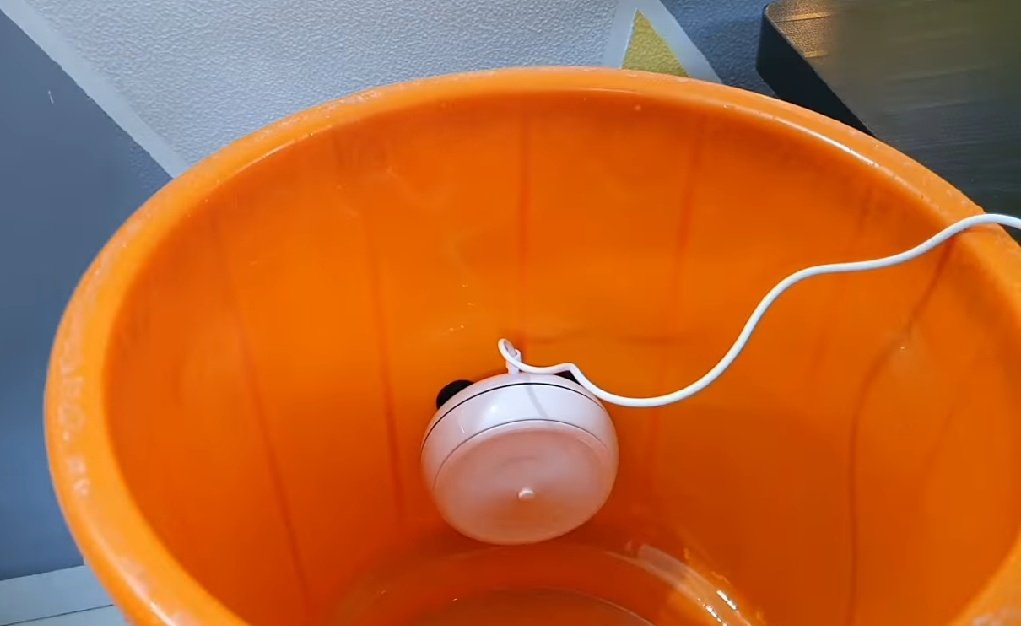 vs1699546's tweet image. क्या से क्या हो गए देखते देखते!! #PortableWashingMachine #Uselesstechnology #wasteoftime #uselessproduct