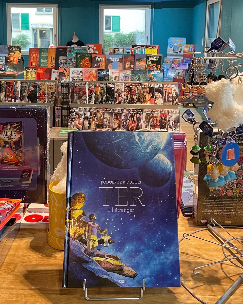 9artLibrairie's tweet photo. Bienvenus sur TER.
Sur cette planète mystérieuse, est découvert Mandor, un homme très étrange qui ne parle pas et ne se souvient pas de son passé. Qui est-il ? 
À vous de le découvrir grâce aux trois tomes suivant l’histoire de cet étrange inconnu et ses nouveaux amis… https://t.co/xXH7JxajPK
