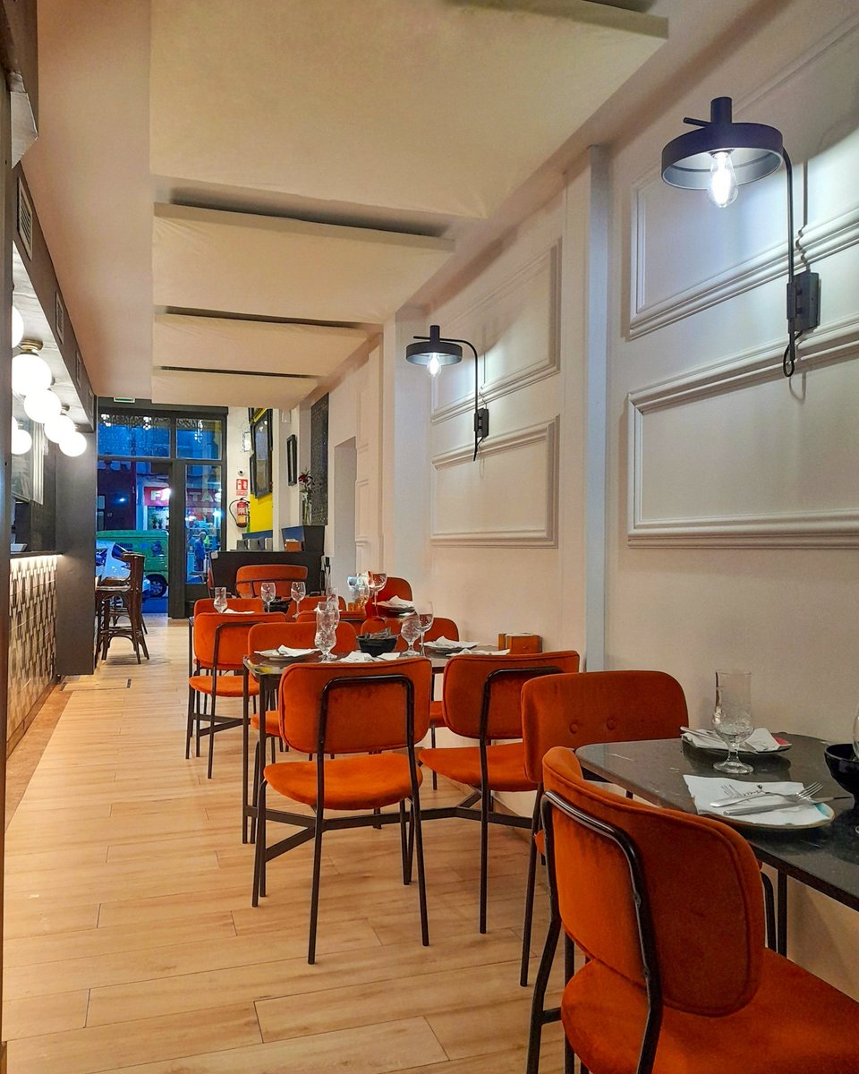 👁️ "L๏ qยє เ๓p๏гtค ภ๏ єร l๏ qยє ๓เгคร, sเภ๏ l๏ qยє vєร". #henrydavidthoreau

#lasgolondrinastriana #lasgolondrinassevilla #golondrinear #livegolondrinas #tapas #tapassevilla #baressevilla #baresconencanto #baresquelugares