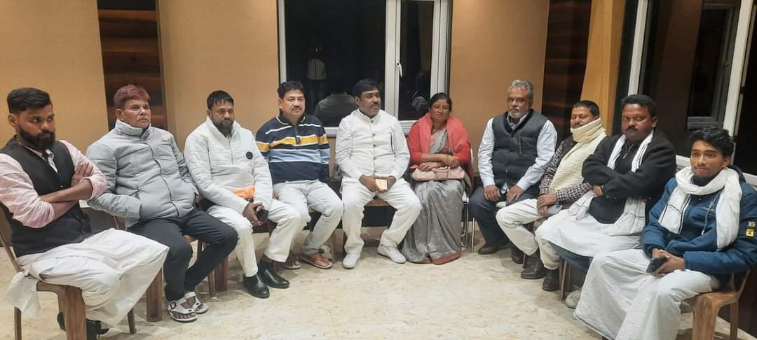 MTauseefAlam's tweet photo. अस्सलामुआलैकुम दोस्तों आप सभी के मेहनत और दुआ से मेरी भाभी रु��ैया बेगम को 9 जिला पार्षद का समर्थन मिल चुका है।  आप सभी से दुआ की दरख्वास्त https://t.co/yKnNoLoDTZ