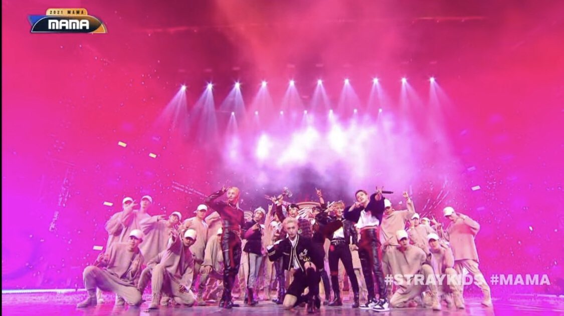 silentleeknow's tweet photo. Nothing can ever change my mind. This PERFORMANCE was that PERFORMANCE ! It screamed POWER, STRENGTH, NOISE, STRAYKIDS AND STAYS 

STRAY KIDS WORLD DOMINATION 
#Straykids 
#StrayKidsMAMA https://t.co/ShjUV9gocZ
