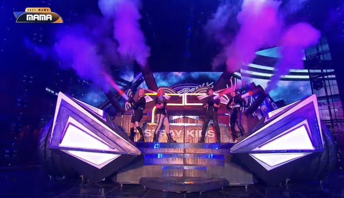 silentleeknow's tweet photo. Nothing can ever change my mind. This PERFORMANCE was that PERFORMANCE ! It screamed POWER, STRENGTH, NOISE, STRAYKIDS AND STAYS 

STRAY KIDS WORLD DOMINATION 
#Straykids 
#StrayKidsMAMA https://t.co/ShjUV9gocZ