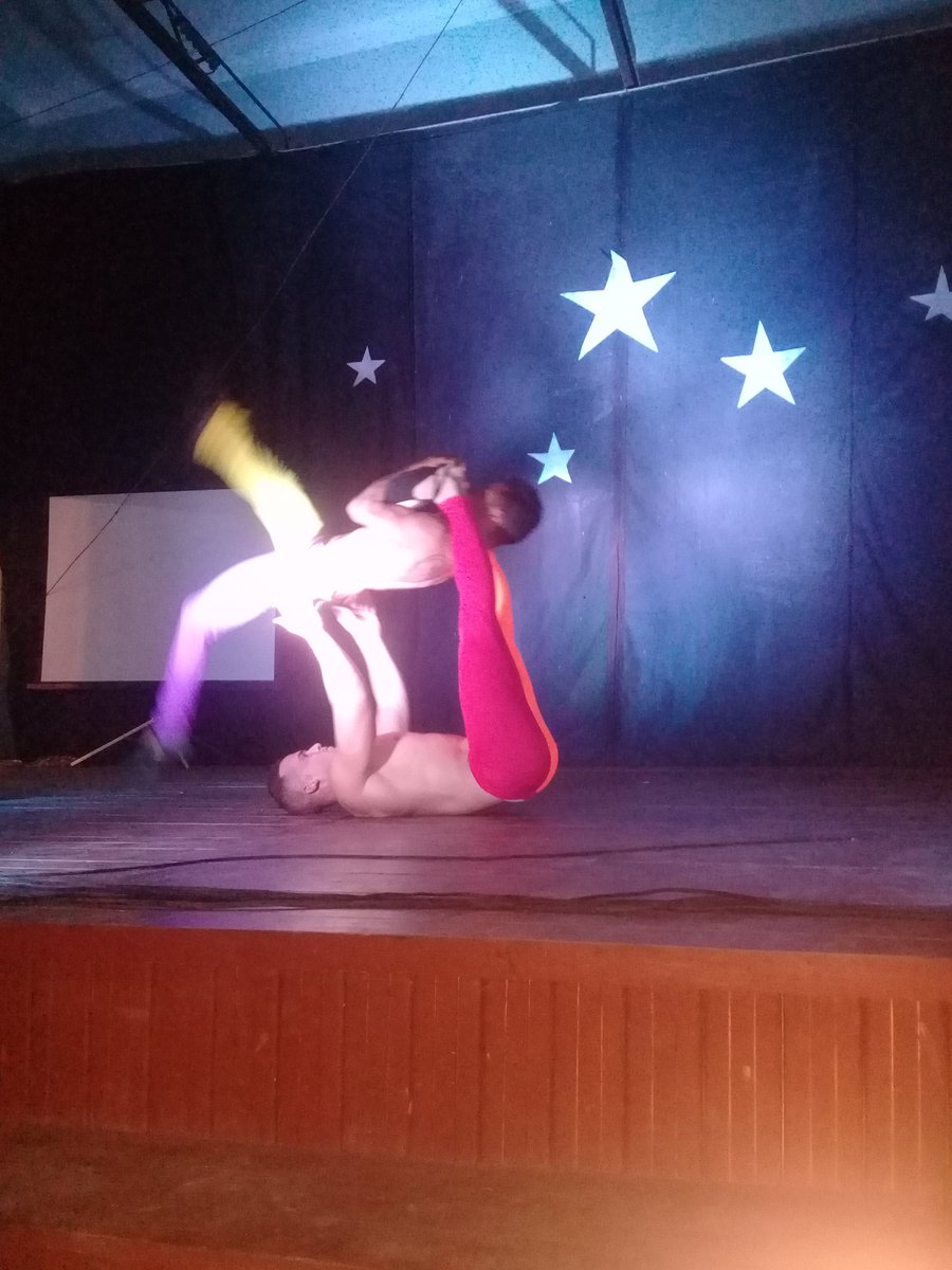 MagdalenaMato's tweet photo. Celebramos los 40 años de nuestro Circo Rayitos del Sol, Felicidades a su director y creador Juan A Iglesias.
#CubaVive 
#cubaporlacultura https://t.co/mcJ7MgjoWv