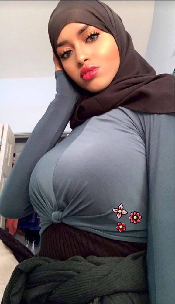 مساء الوفاء

ََ
نغمات تتراقص على أوتار القلوب بخفة
ويتسلل لمنافذ الروح بمنتهى الرقة 
الوفاء
 هو بحر من الأخلاق لا غدر به ولا خيانة 
أمواجه نسجتها خيوط الاخلاص والود والمحبة 
وسفينه قلوب رست مشاعرها  الطهارة والنية الطيبة 

هو نشيد ولغة لا يستطيع الجميع ان يفهمها
مساء الورد