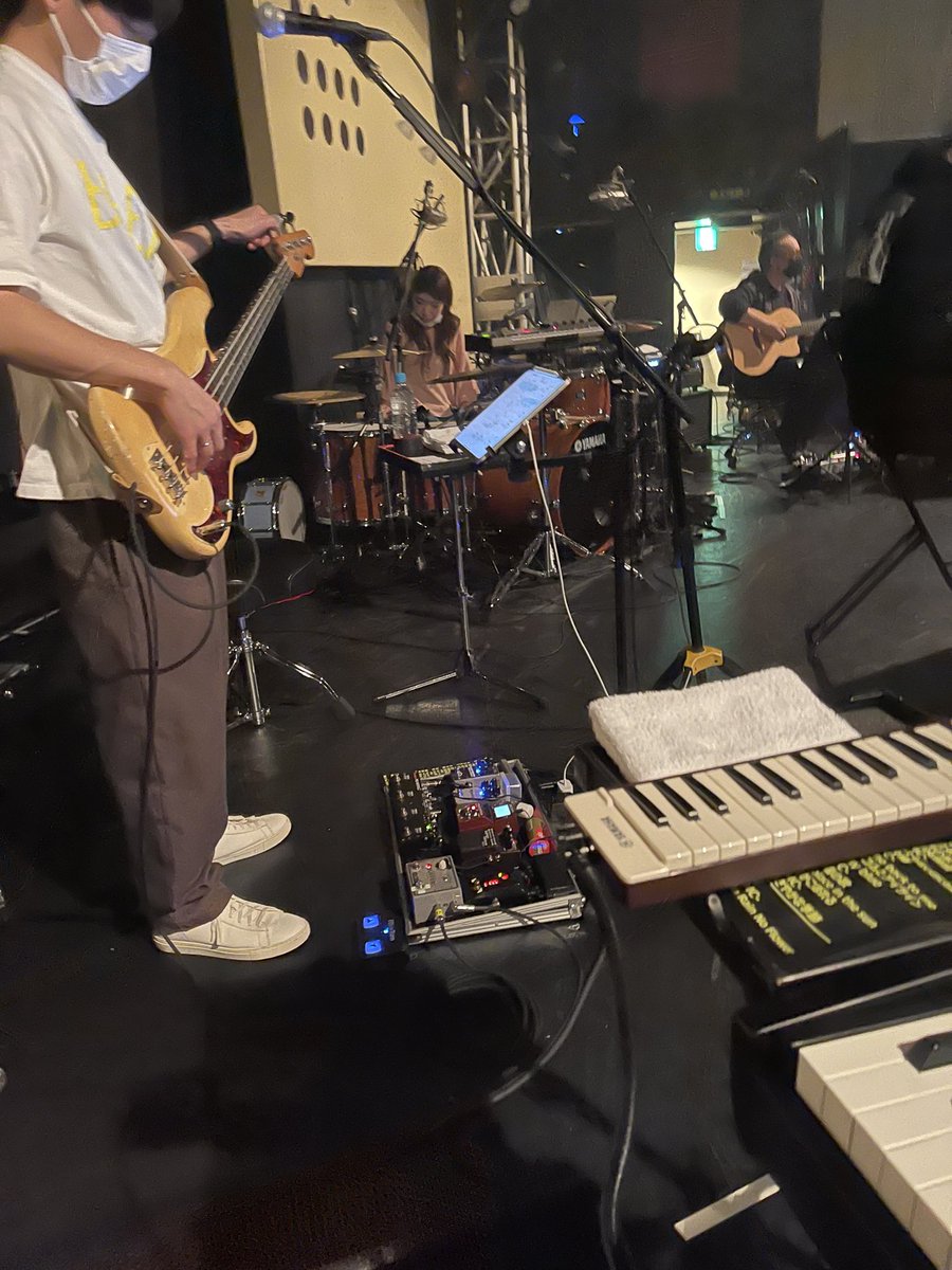 harmohammock_yk's tweet photo. 本日は、河口恭吾さんワンマンでした。
河口さんの素晴らしい歌、楽曲、
そして最高のメンバーと一生懸命演奏しました。
ありがとうございました。
みなさま、河口さん、バンド、スタッフのみなさまに感謝ありがとうございました。
おつかれさまでした。
いい夜でした。 https://t.co/DUah74FuEL