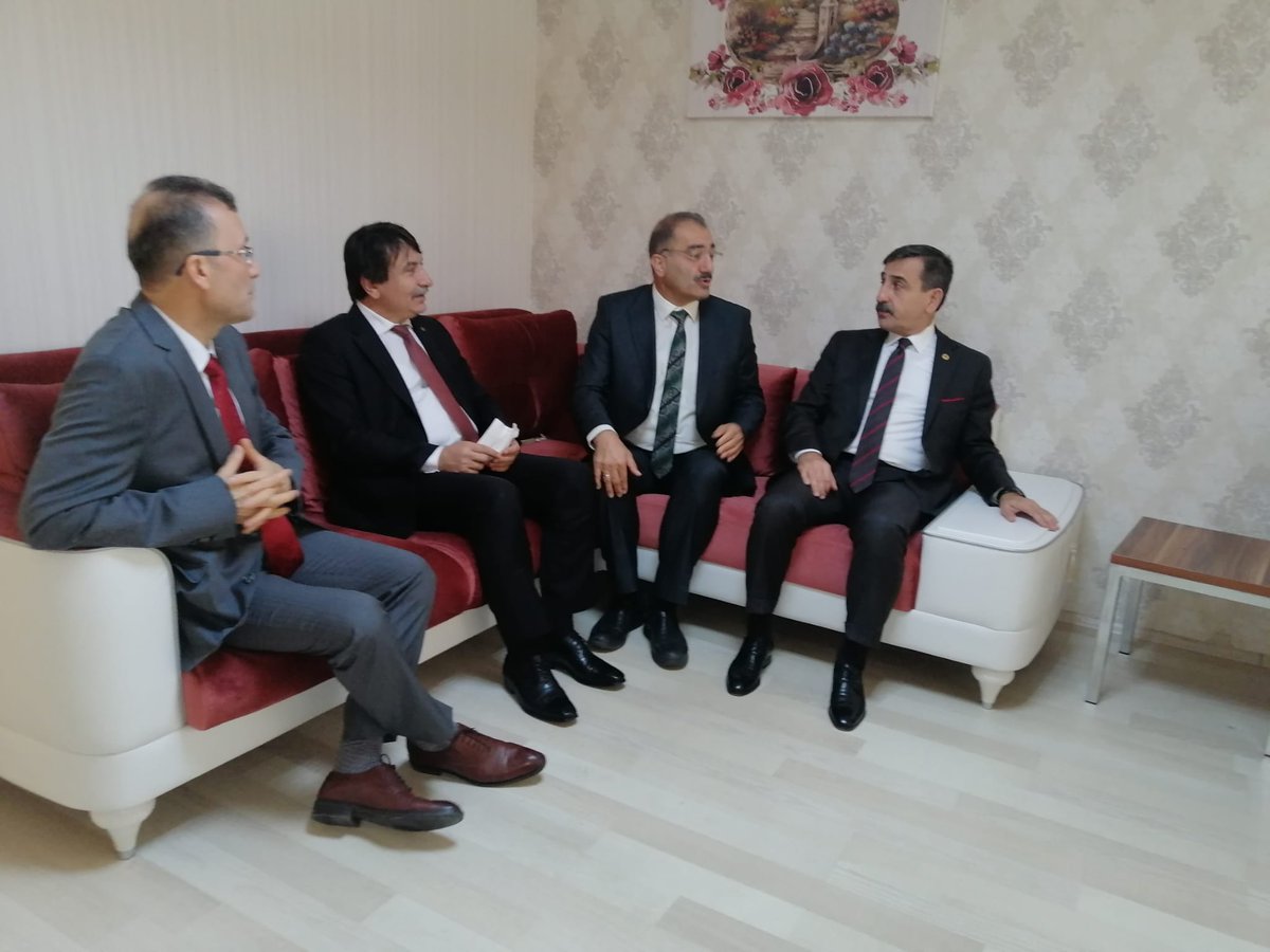 Kayseri'de, bir süre önce babası vefat eden Türk Sağlık-Sen Kayseri eski şube Başkanımız Dr. Ünal Polat'a taziye ziyaretinde bulunduk. Merhum amcamıza Allah'tan rahmet diliyorum. Mekanı cennet olsun.