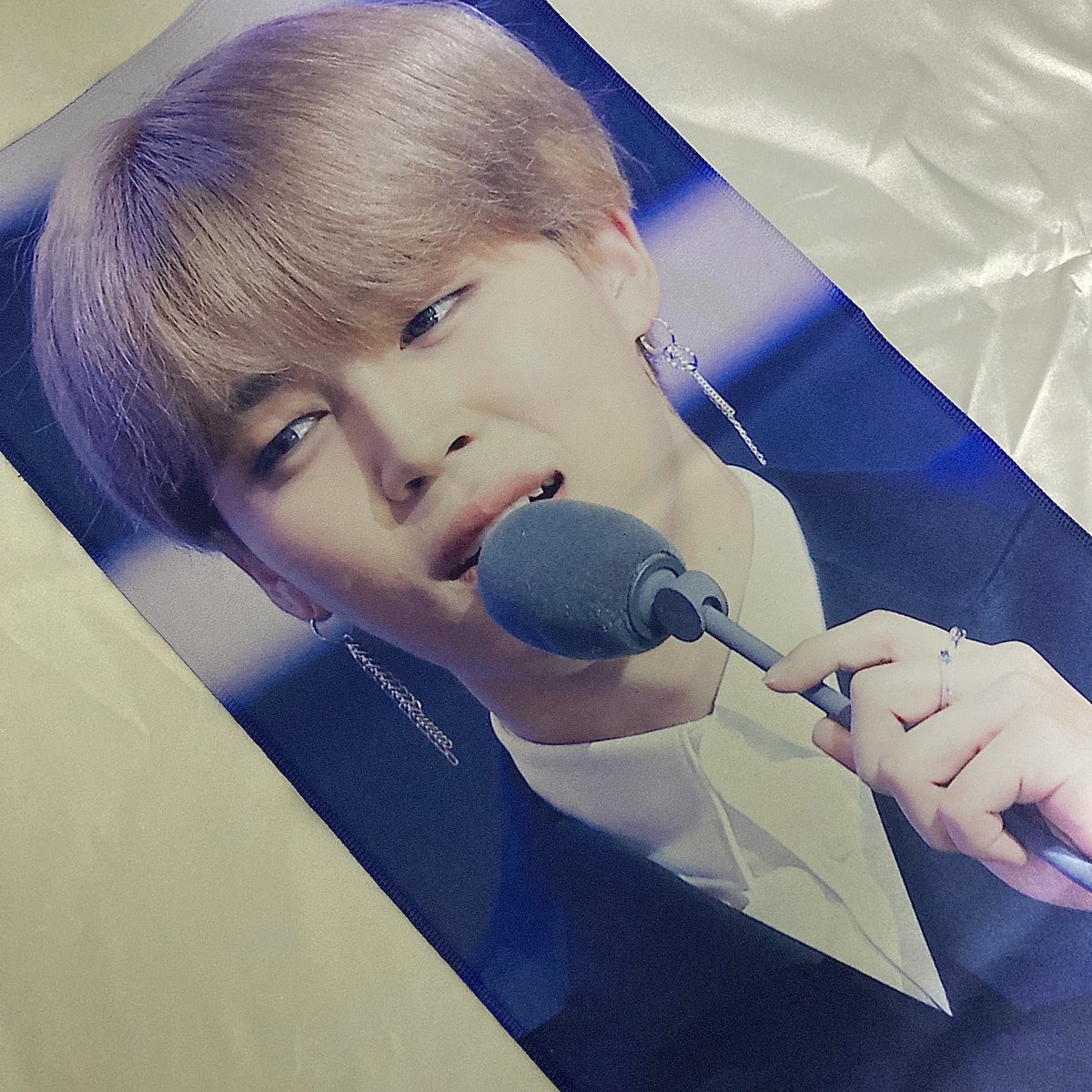 rc_1013's tweet photo. 1) 60*40 반사슬로건 - 11,000원
2) 60*40 글리터 반사슬로건 - 12,000원
3) 60*30 글리터 반사슬로건 - 11,000원
4) 60*30 반사슬로건 - 10,000원 https://t.co/UjDnrjNVGr