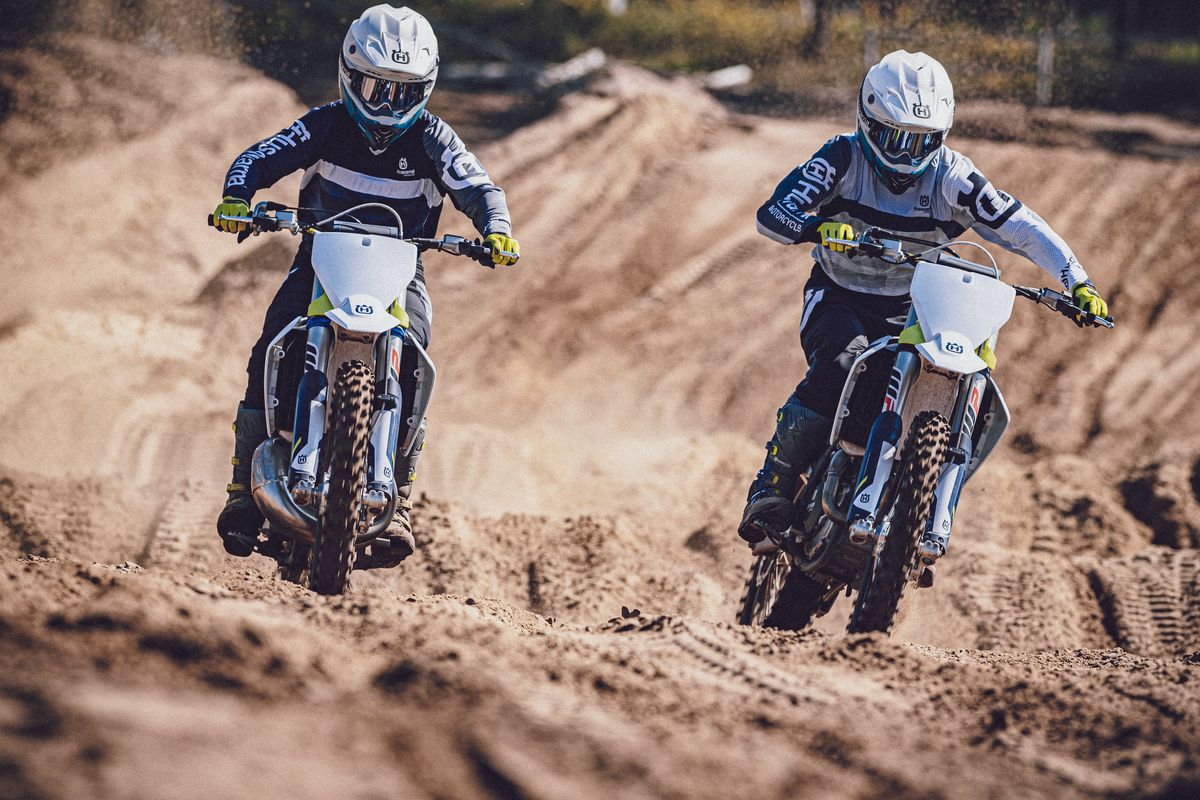 HQV_MotoUK's tweet photo. We asked it before, and we'll ask it again. A raging two stroke in the form of a TC 250 or the phenomenal shove of the FC 350. Which is it to be? Discover the whole range at https://t.co/NkuZNfG5sT
#HusqvarnaMotorcycles #Motocross #FC350 #TC250 https://t.co/Oy3uYn6EuA