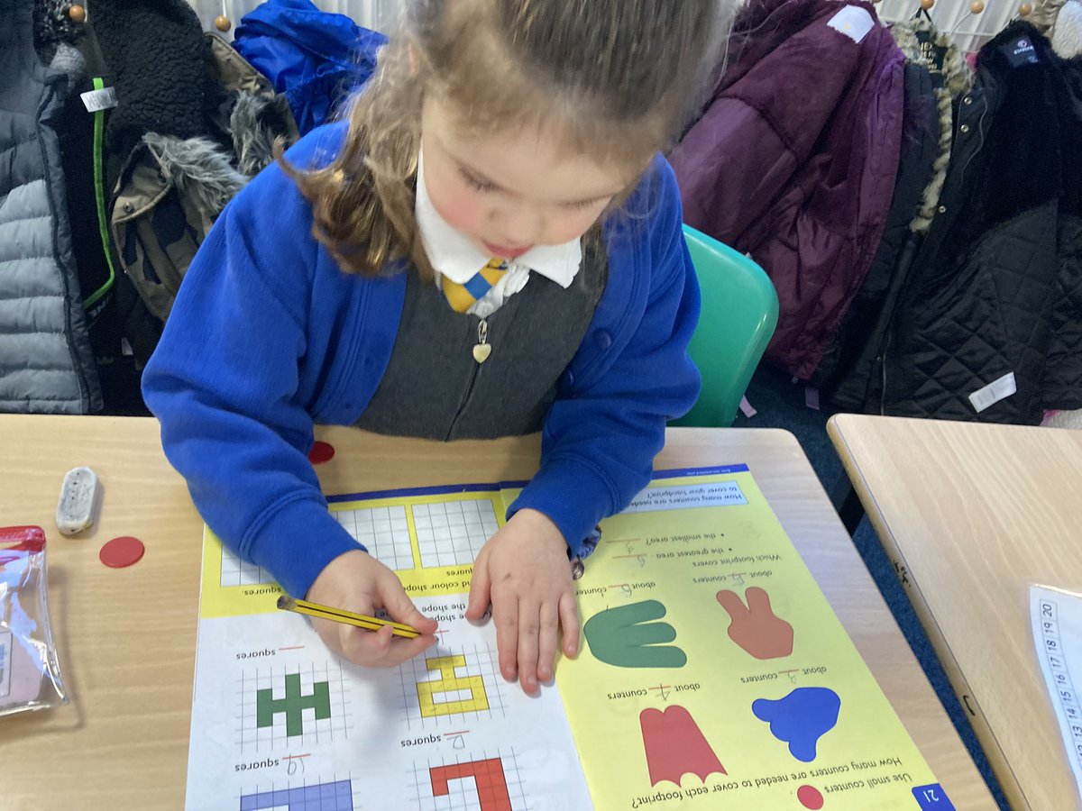 LcscP2a's tweet photo. This week we were learning to measure the area of a shape using counters and counting squares. We loved making our own shapes for our friends to measure by counting squares #challenge #partnerworking https://t.co/kwYsAtyv8k