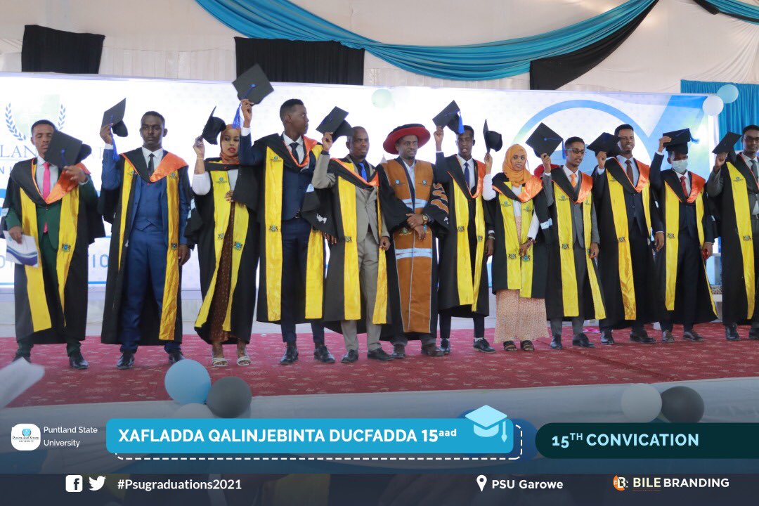 ExplorePSU's tweet photo. Waxaa hadda masraxa dhammaan ardayda qalinjabinayso. Kulliyad kasta ayaa loo yeerayaa si loogu hambalyeeyo loona shaaciyo qalinjabintooda. 

#psugraduations2021 https://t.co/csJLXIlnXD