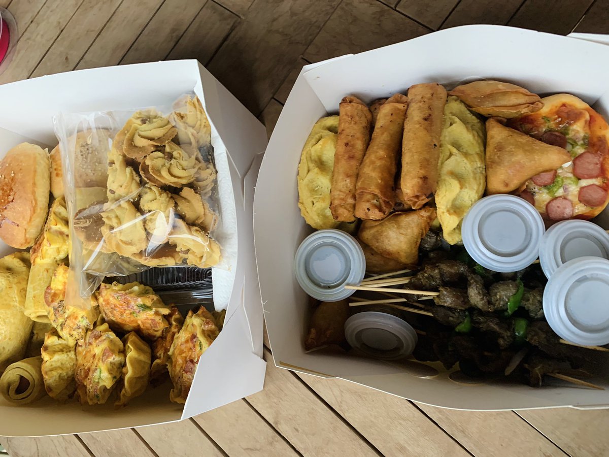 OventimeG's tweet photo. Two different packages sent out to our lovely customers 💞. Varieties 😻. 

What are you craving for atm💃? Get in touch with @oventime_gh for your customized packages. 
#minipizza #minifrittata #sausage #sausagerolls #chocolatecake #pies #samosas #springrolls #miniquiche #tuna https://t.co/dcdOQyxbOH
