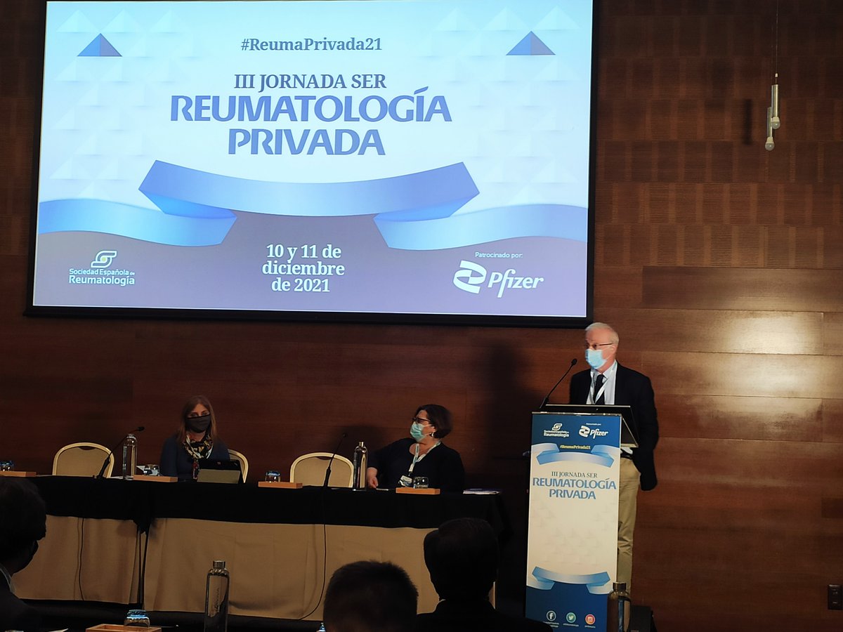 SEReumatologia's tweet photo. #ReumaPrivada21 Marc Soler de @COMBarcelona destaca retos de la Medicina privada
1⃣demográficos: jubilaciones
2⃣ordenación del mercado de las pólizas de salud. La Administración debería intervenir
3⃣nuevas relaciones entre profesionales
4⃣Innovación tecnológica: asistencial y TIC https://t.co/5Fe1jLD4He