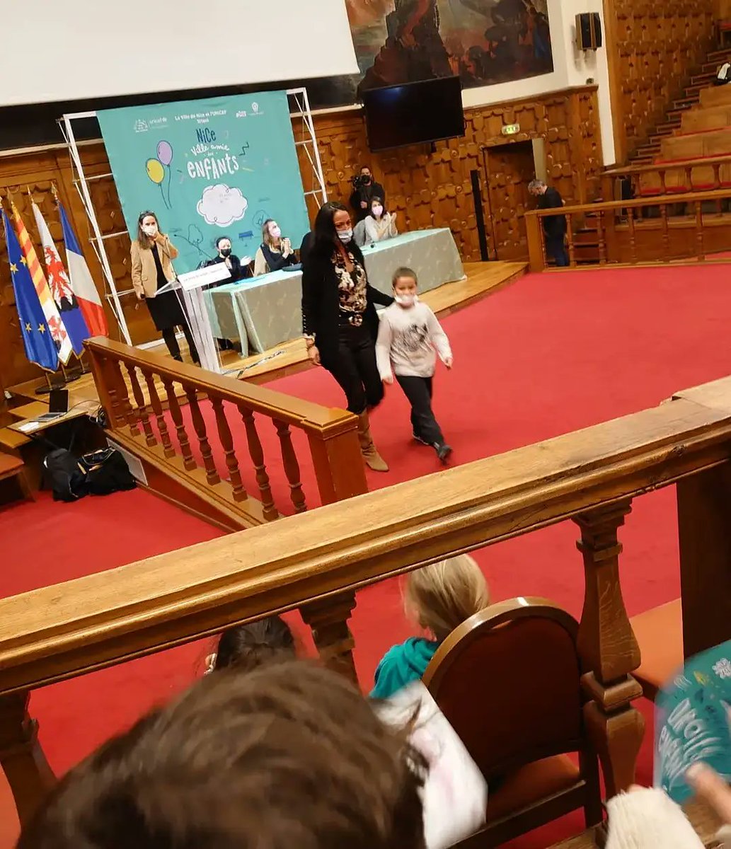 elozur's tweet photo. Fière de mes petits CP, lauréats du concours "Droit au bonheur des enfants" pour notre clip "Des enfants pareils". Merci @VilledeNice @UNICEF https://t.co/fQUjN063IO